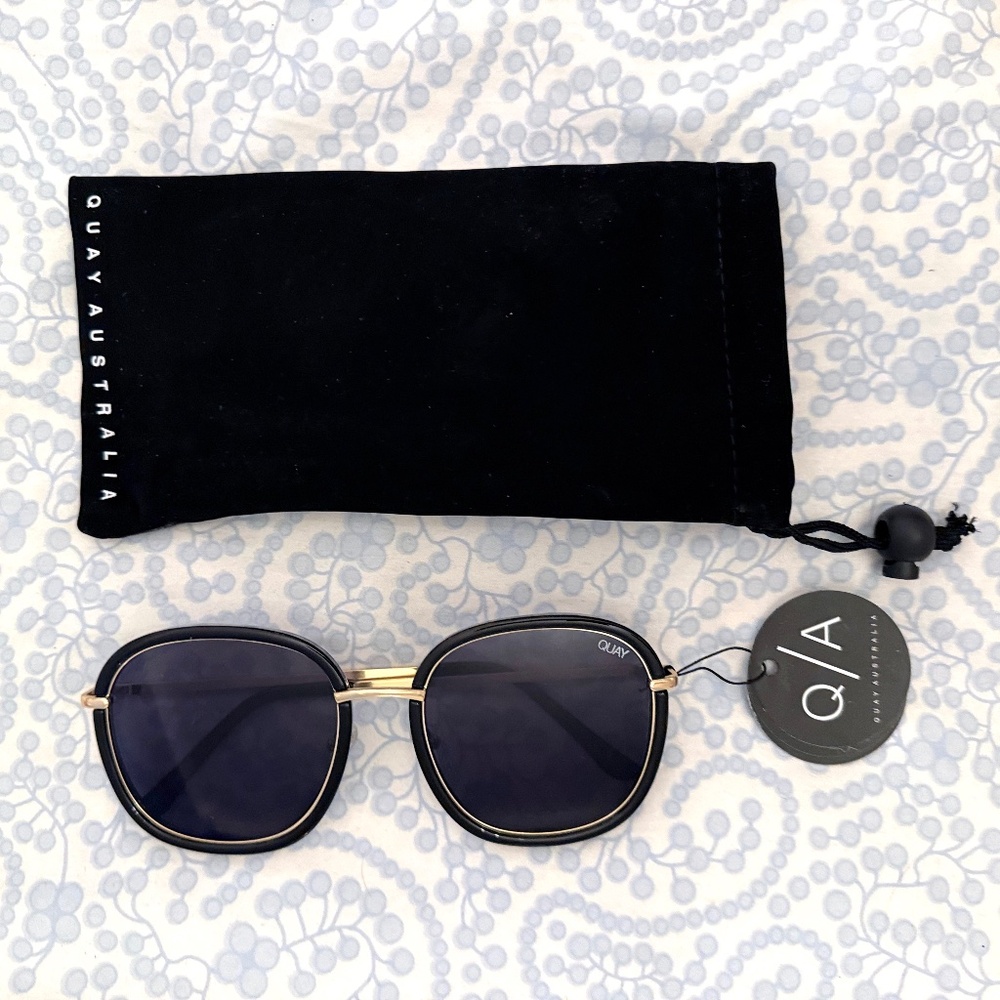Brand New Quay Australia Dreamy Ways Sunglasses Soft Pouch
